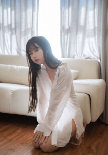 女人擦她毛茸茸的阴户