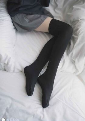 小明的妈妈和李阿姨去同一水果店