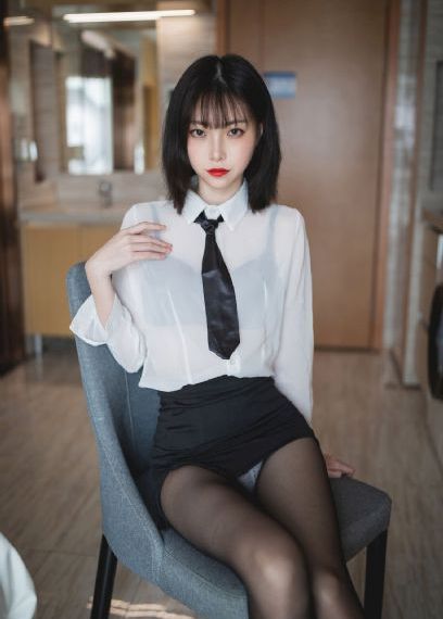 两男吮着她的花蒂尿在线观看
