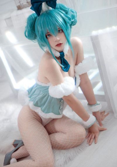 梅花十三被强扒胸罩吸乳