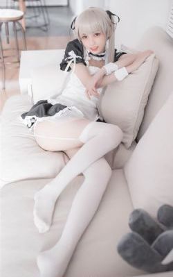 女子上厕所遭男孩趴地偷窥